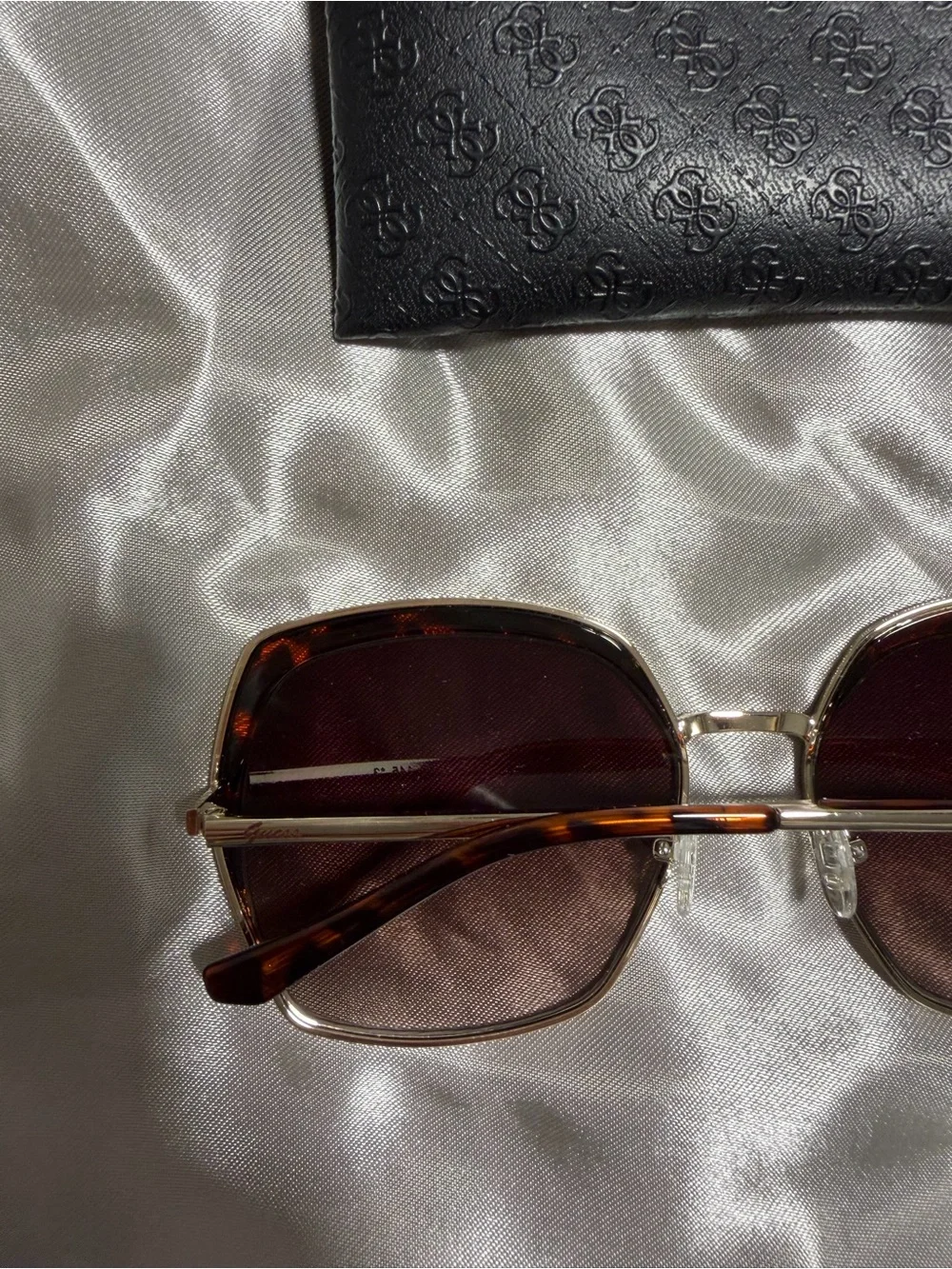 Y2K Guess Womens Gold Tone Square Oversized Sunglasses W/ Original Pouch